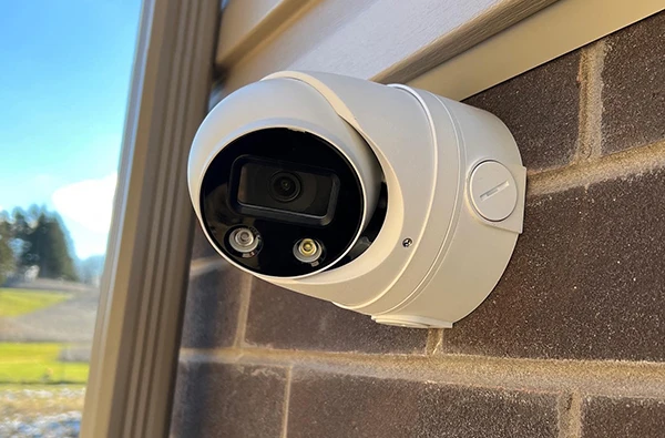 A high-resolution security camera installed on a building in Delray Beach, FL, providing comprehensive surveillance.